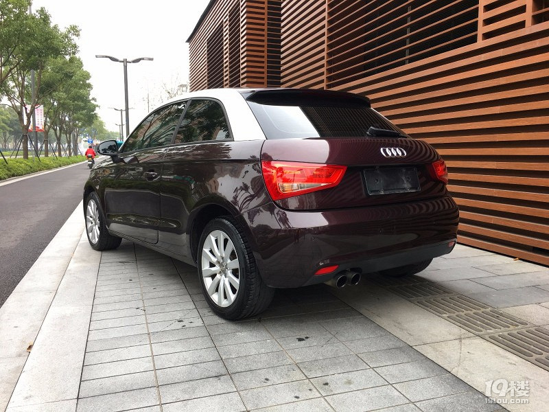 13年奥迪a1 酒红色
