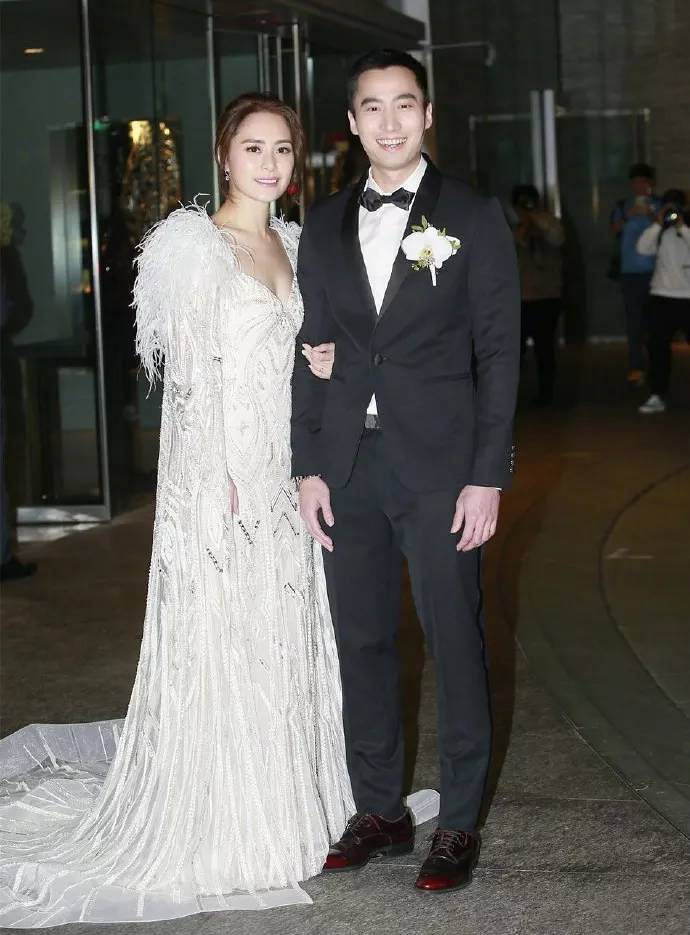 阿娇举办正式婚礼,水下婚纱照太美了!网友:结婚结了一年