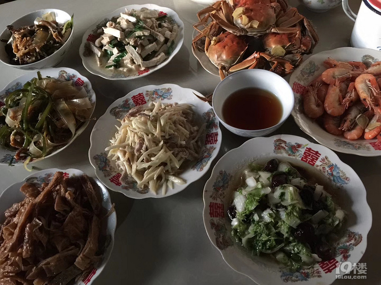 这次回家也是满满一桌子菜,虽然简单,但很美味,因为市妈妈的味道