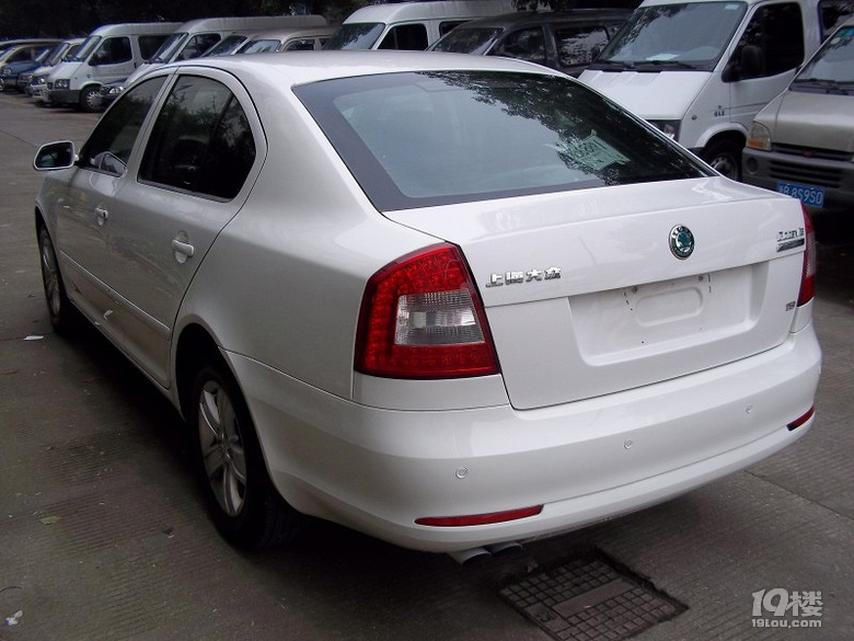 斯柯达明锐1.4t 自动挡 白色