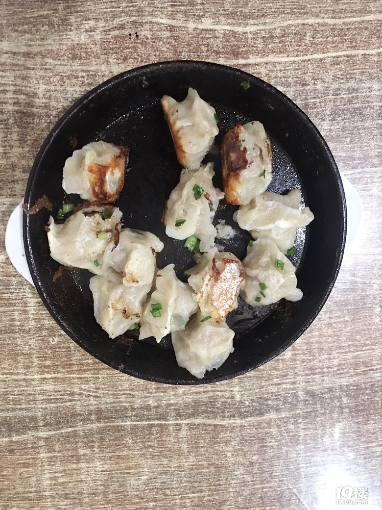 原来之前西站后门的大娘面馆搬到了孙权路12号，美团饿了么也有