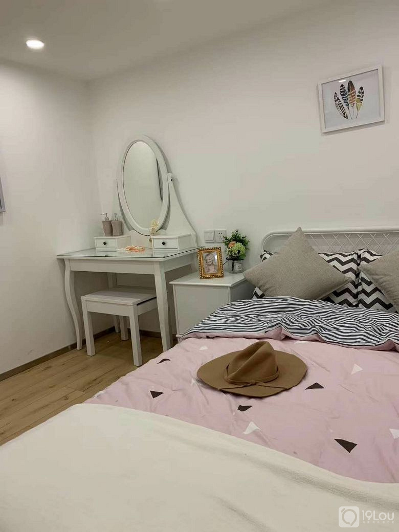 2号线地铁口 浙江大学旁边总价35万4.8米精装