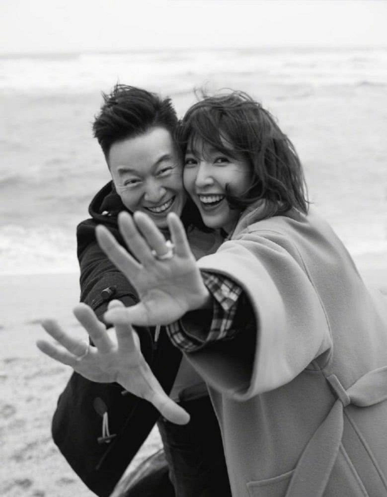 女王突然公布婚讯,表白老公:要纠缠一辈