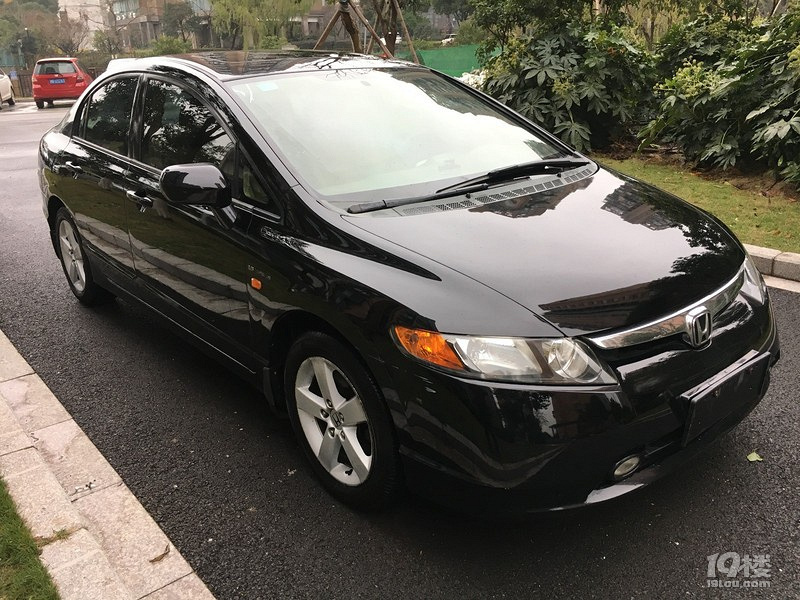 本田思域 1.8手动高配带天窗 黑色