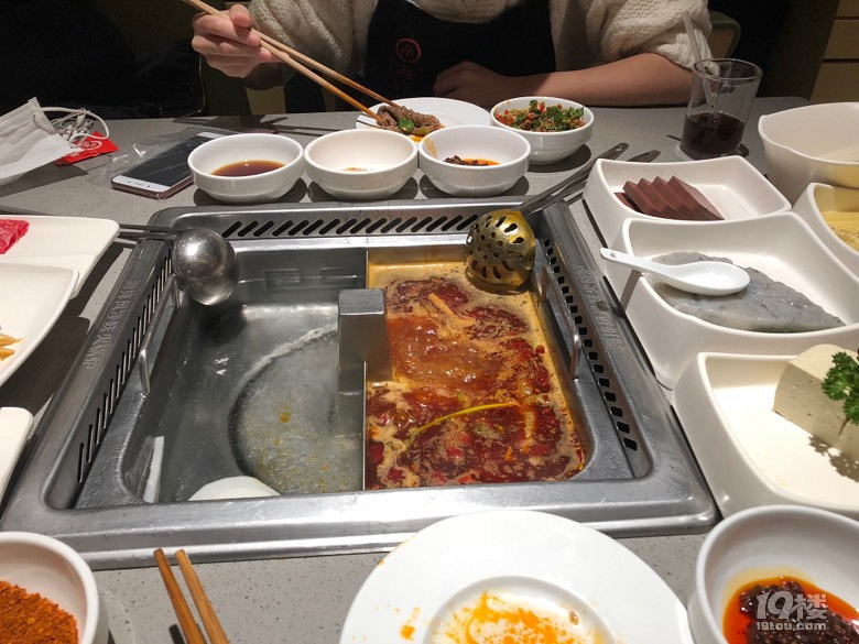 海底捞小姐姐给送了果盘，开心