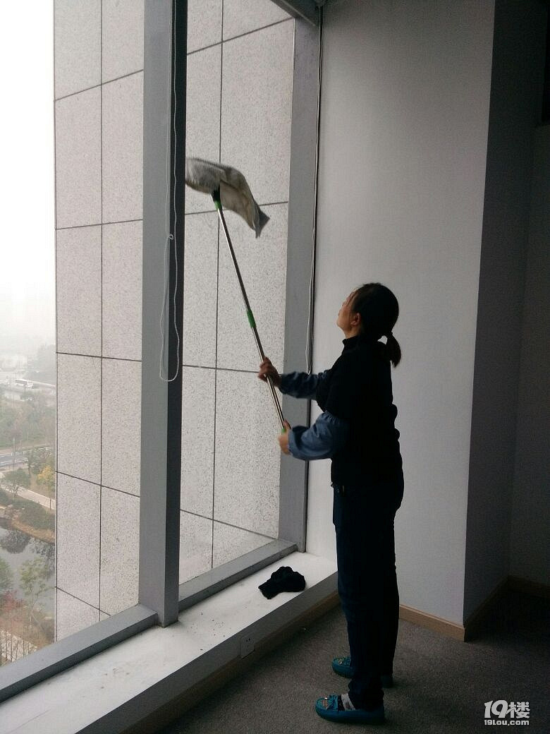 外墙保洁：让建筑物焕然一新