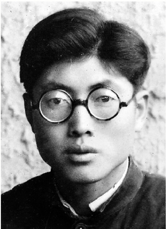 万松岭上的于子三烈士墓,年年都有一群老人来祭奠   从40年前的几十