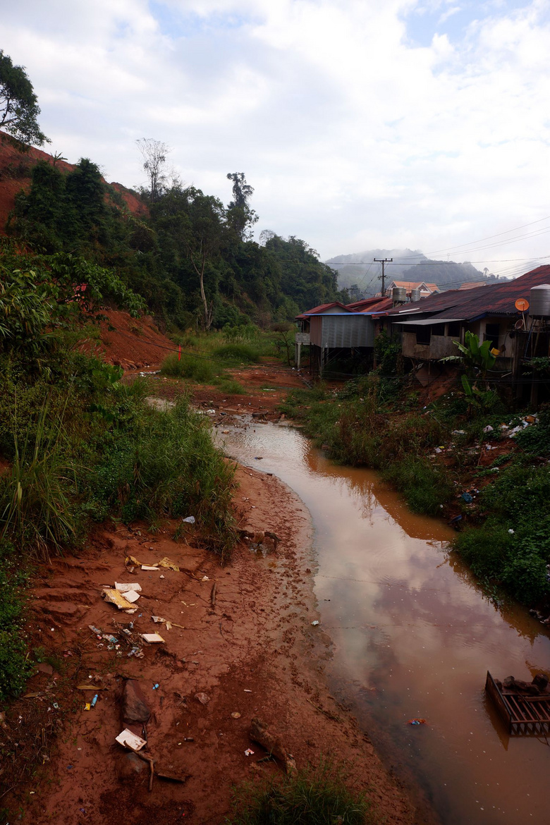 老挝磨丁古村寨