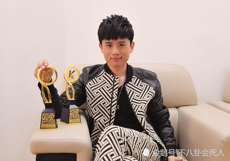 张杰谢娜人设崩塌?结婚用pos机收红包,粉丝集