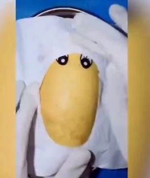 奶爸给水果做手术视频火了!网友:想看草莓除斑