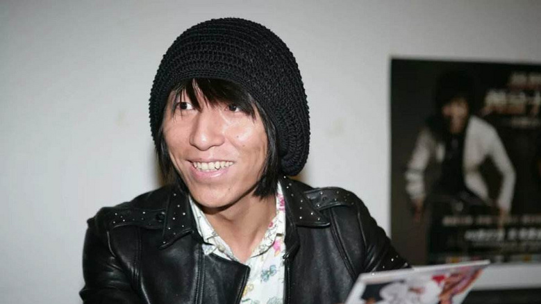 知名歌手直播时竟鼓励年轻人吸毒,还教粉丝如