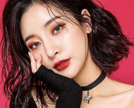 当红女星画金泫雅仿妆,没想到却成了2019首个