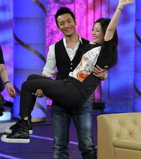 盘点娱乐圈被公主抱的4位女星:杨颖害怕,赵薇幸福,她最可