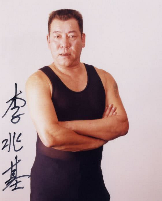 这位和亿万富翁同名的"恶人",是港片里的"百搭王