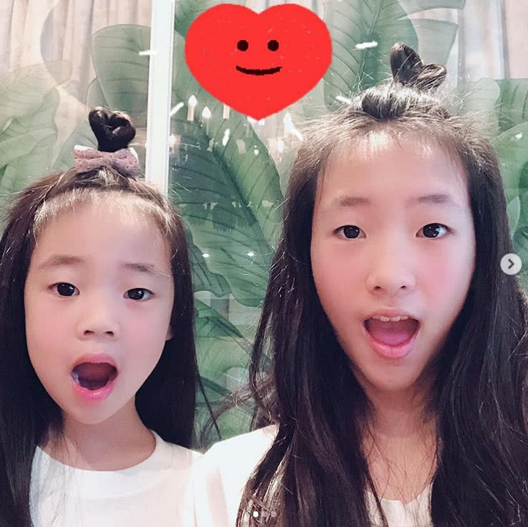 许俏妞陪妹妹做作业,许老三完成功课开心到模