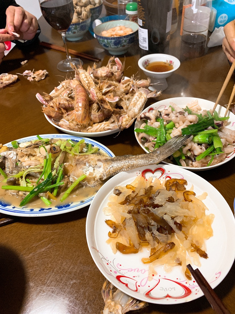 年夜饭的饭桌上那些菜是必不可少的晒年夜饭