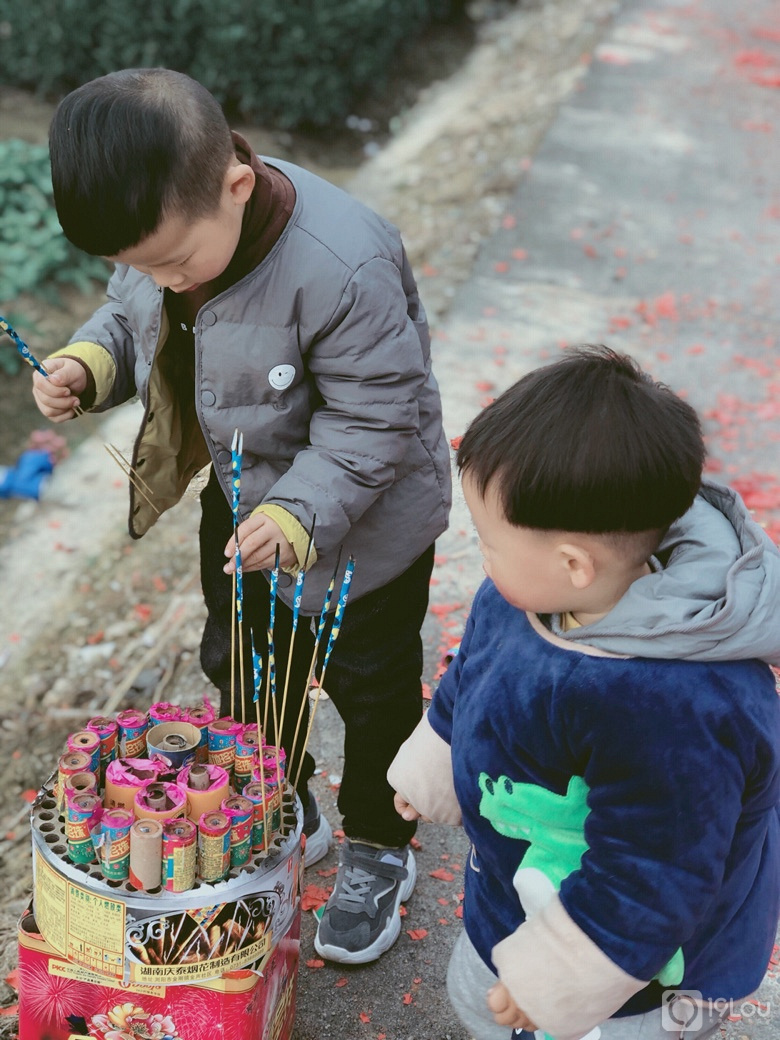 #春节七天乐#+没有什么比放烟花更开心的了