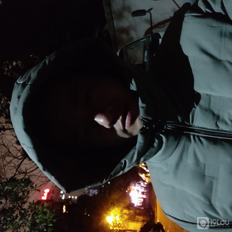 明天情人节,是不是起码要约看个电影