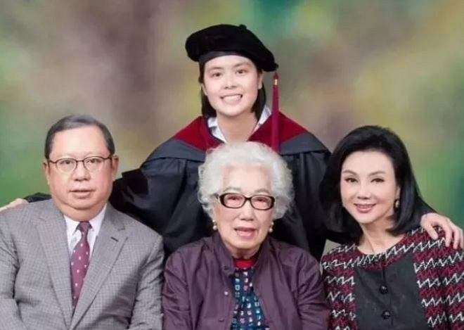 从女版罗志祥整成完美混血脸,香港金字塔顶端的超级名媛换完头逆