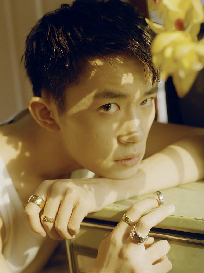 易烊千玺登封十周年刊 留存小北痞气野性