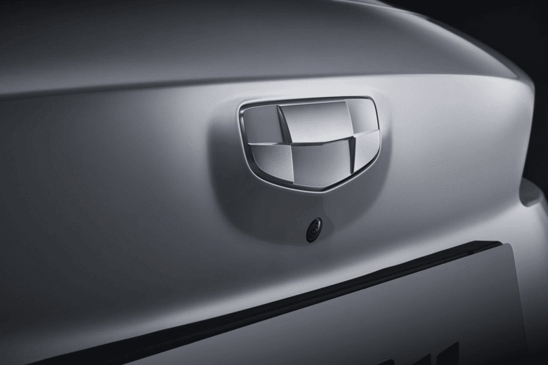 首次使用全新量子银盾车标 吉利ge11更多高清图曝光