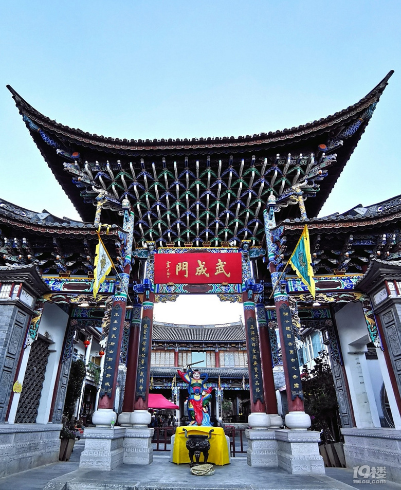 城隍庙,高大的门楣.