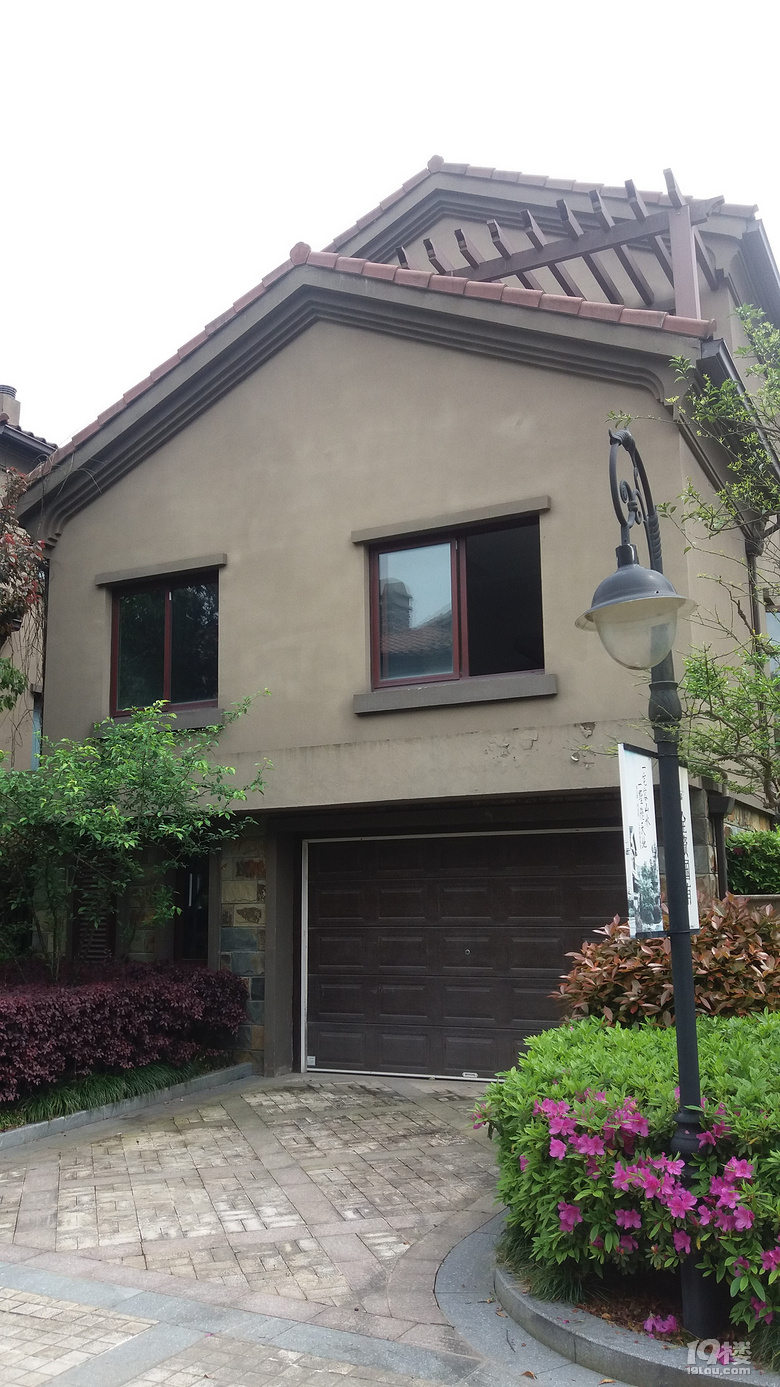 杭州城西青山湖别墅轻轨口同人山庄570万独栋