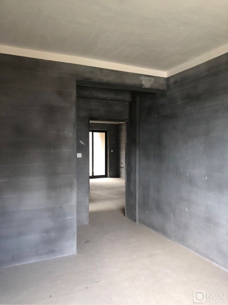 临安樱花雅苑北区西边套9楼毛房子出售,115平