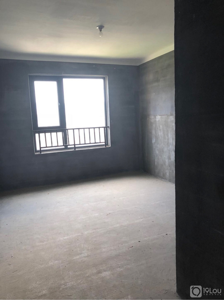 临安樱花雅苑北区西边套9楼毛房子出售,115平