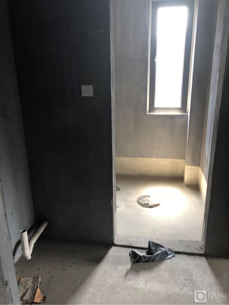 临安樱花雅苑北区西边套9楼毛房子出售,115平