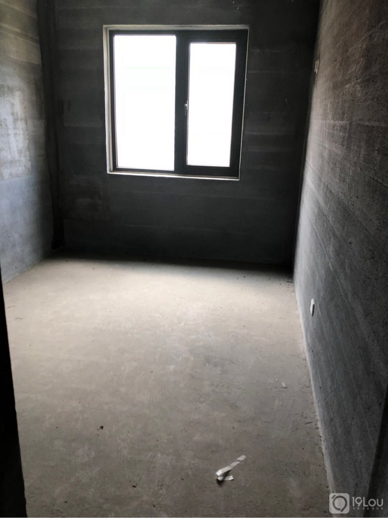 临安樱花雅苑北区西边套9楼毛房子出售,115平