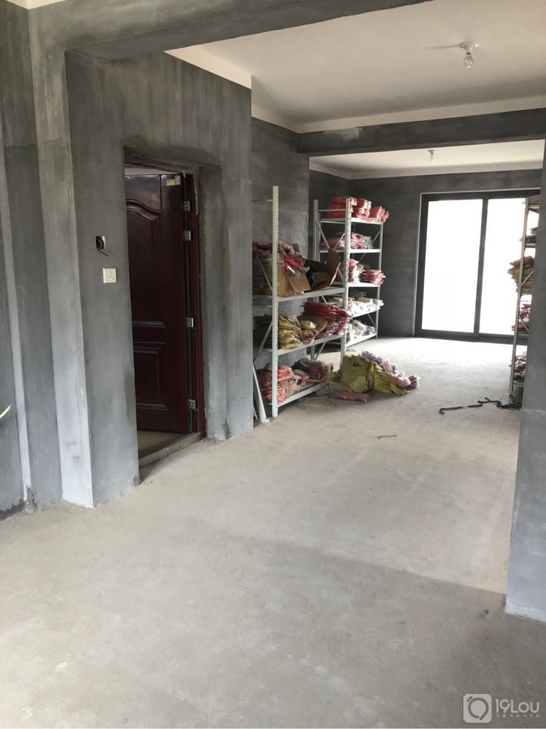 临安樱花雅苑北区西边套9楼毛房子出售,115平