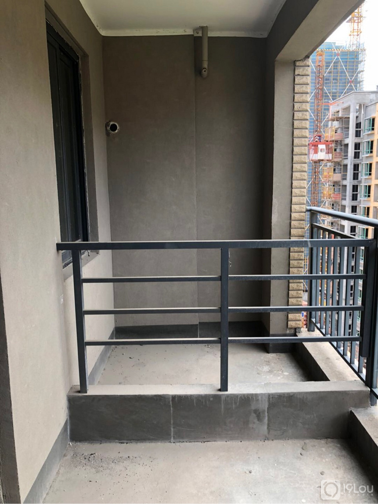 临安樱花雅苑北区西边套9楼毛房子出售,115平