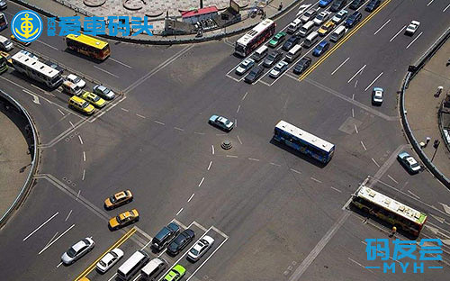 為什么老司機(jī)在超車道也會打左轉(zhuǎn)燈