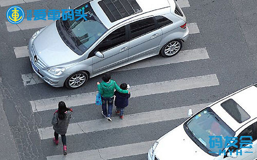 為什么老司機(jī)在超車道也會打左轉(zhuǎn)燈