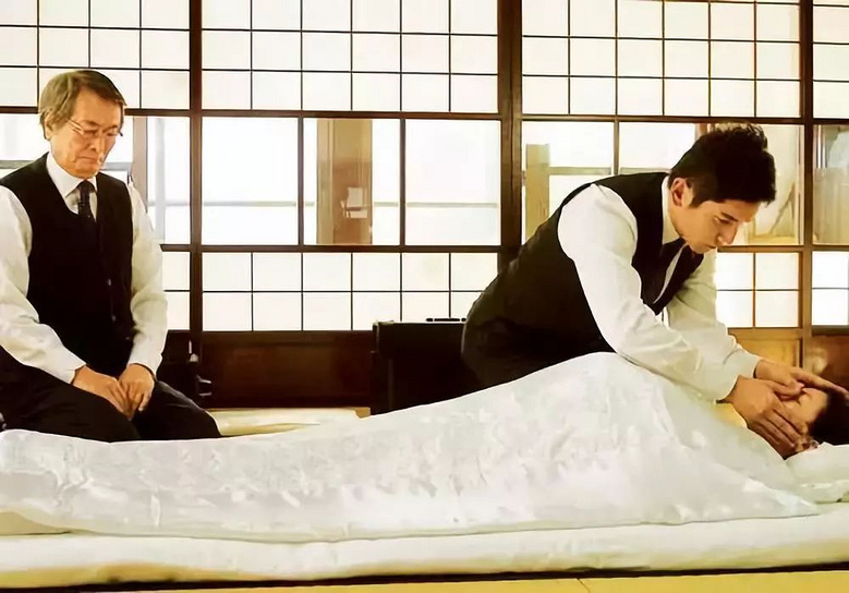 萧山95后女入殓师这位阳光爱美的小姐姐让告别变得美丽