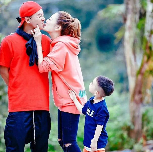 陈小春用废纸当西装口袋巾,山鸡哥超接地气引