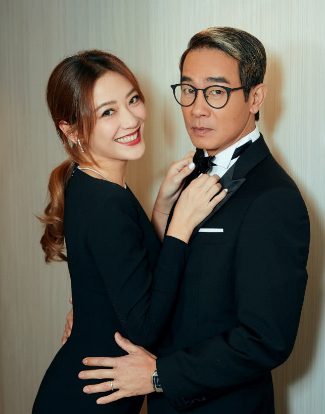 陈小春用废纸当西装口袋巾,山鸡哥超接地气引