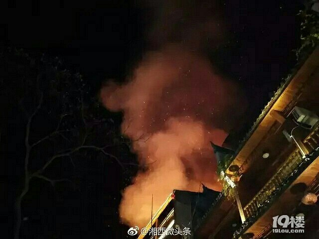 凤凰古城昨夜突发大火2019年3月24