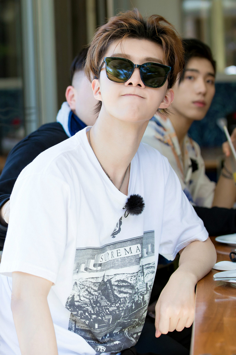 《青春的花路》范丞丞回应不适应:在改变,也在成长