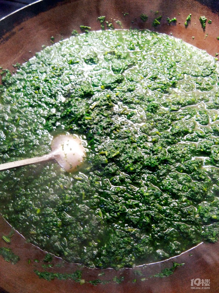 清明時節(jié)采艾草挖竹筍做清明粿