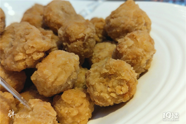 在這里,客人在吃飯的同時(shí)還能夠相對安靜地與朋友聊天。
