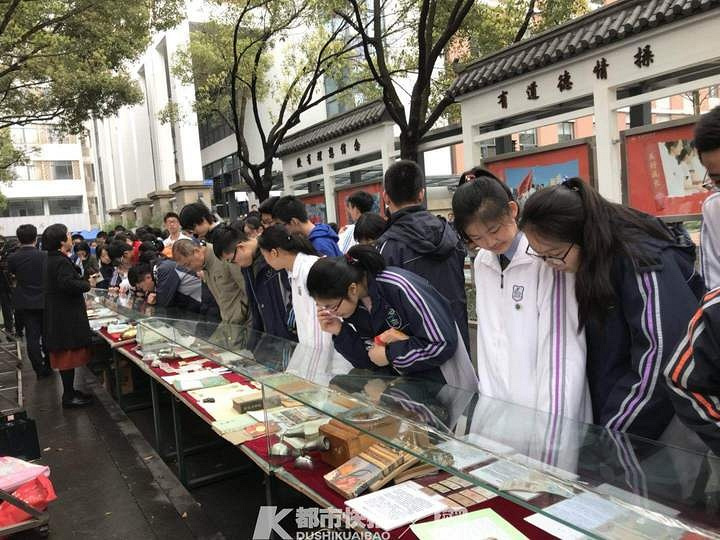 惊人！杭州一所学校上课时，有学生拿出一枚钱币，价值百万元！