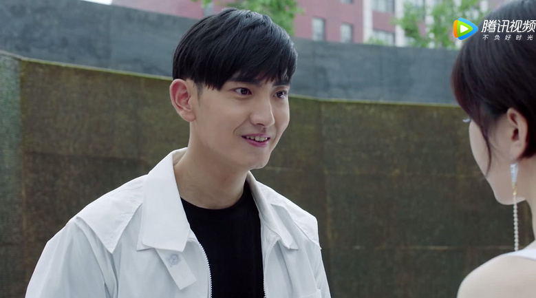 青春斗:于凡又坑晋小妮,白朗一个举动圈粉无数,却失去爱情!