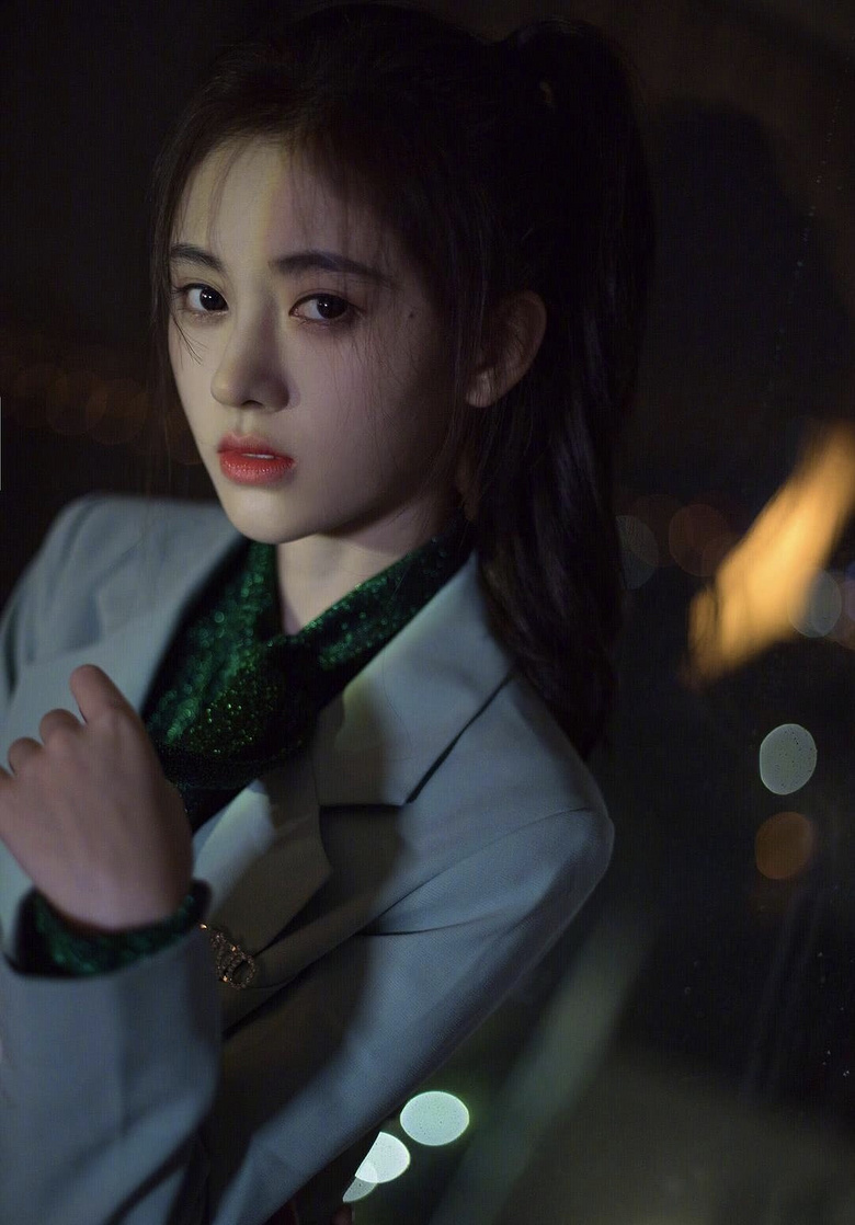 两位新晋流量女艺人,鞠婧祎和杨超越你更喜欢谁的颜值