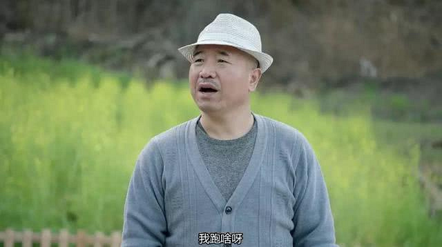 《乡村爱情》刘能戴着帽子口罩看球赛 眼尖网友还是认出他
