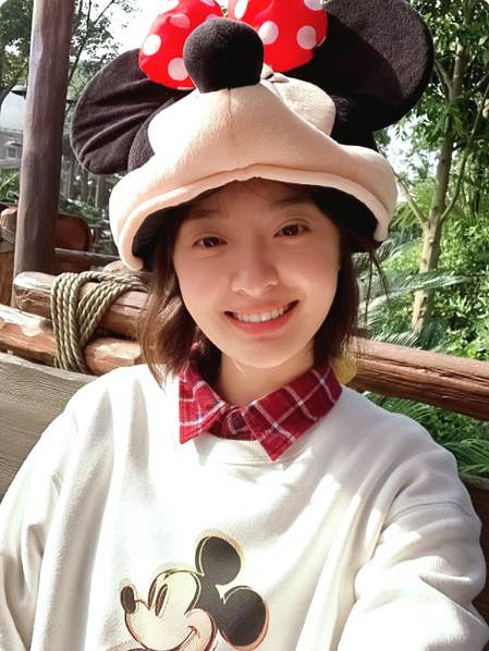 秦俊杰新女友撞脸杨幂沈月被称百变小妖精?网友:每天都有新感觉