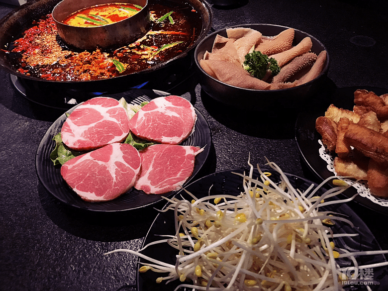 【8隊】大半夜跑到濱江吃重慶牛油火鍋,井水豆花配火鍋香油!