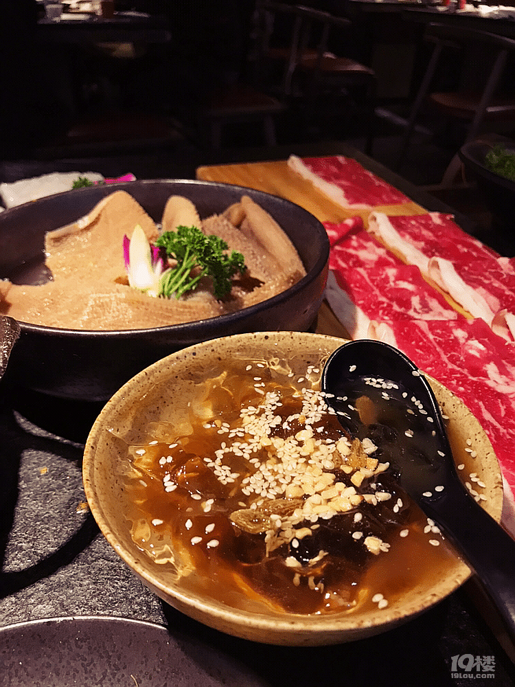 【8隊】大半夜跑到濱江吃重慶牛油火鍋,井水豆花配火鍋香油!