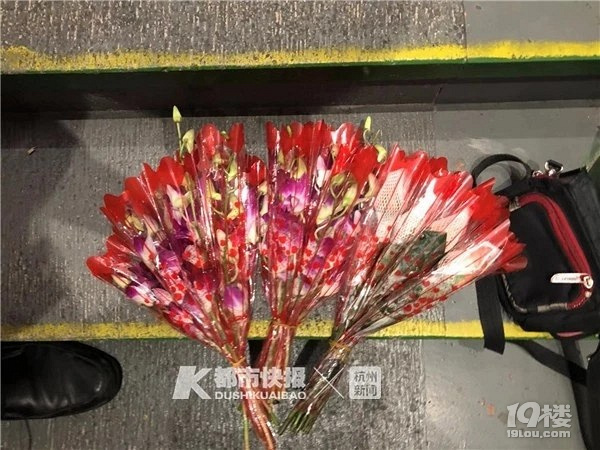 去年感動很多人的黃龍賣花奶奶病了,肺癌!